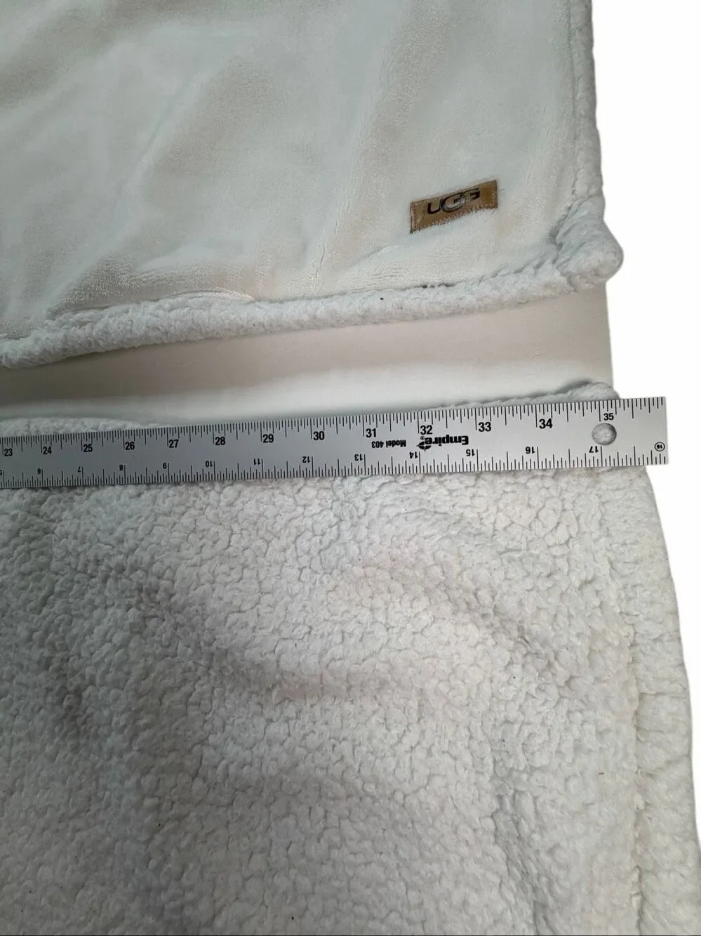 UGG King Pillow Shams Set of 2 White Plush Sherpa Reversible Soft Bedding EUC